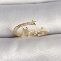 Pirinç Gold Renk Zirkon Taşlı Beyaz Mineli Yıldız Detaylı Ayarlanabilir Kadın Yüzük