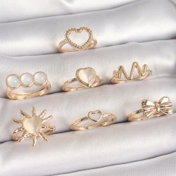 Pirinç Gold Renk Beyaz Mineli Kalp Model Kurdele Detay Kadın Küpe Kombini