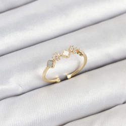 Pirinç Gold Renk Minimal Yonca Detaylı Kadın Yüzük